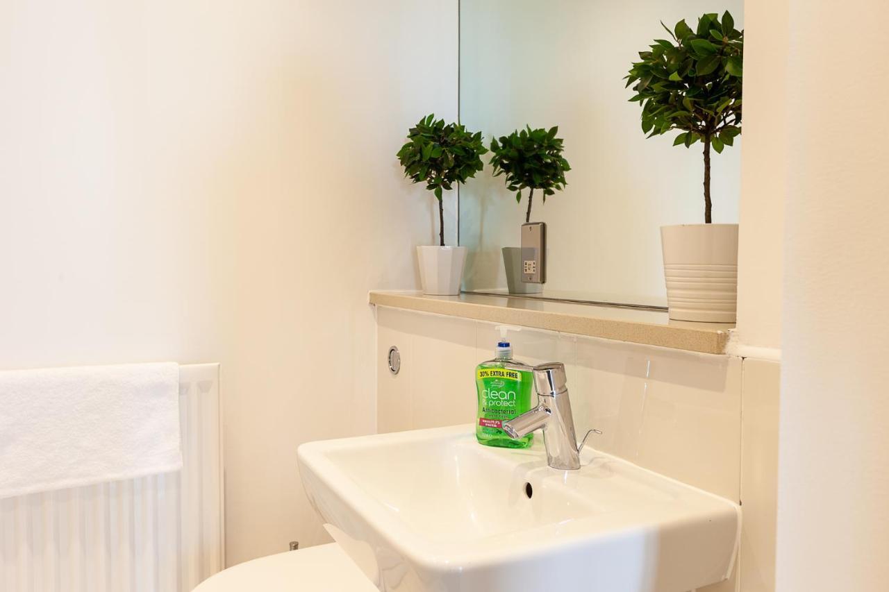 2 Bedroom 2 Bathroom Apartment In Central Milton Keynes With Free Parking And Smart Tv - Contractors, Relocation, Business Travellers Zewnętrze zdjęcie
