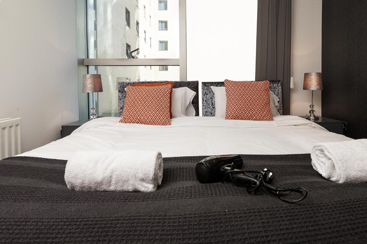 2 Bedroom 2 Bathroom Apartment In Central Milton Keynes With Free Parking And Smart Tv - Contractors, Relocation, Business Travellers Zewnętrze zdjęcie