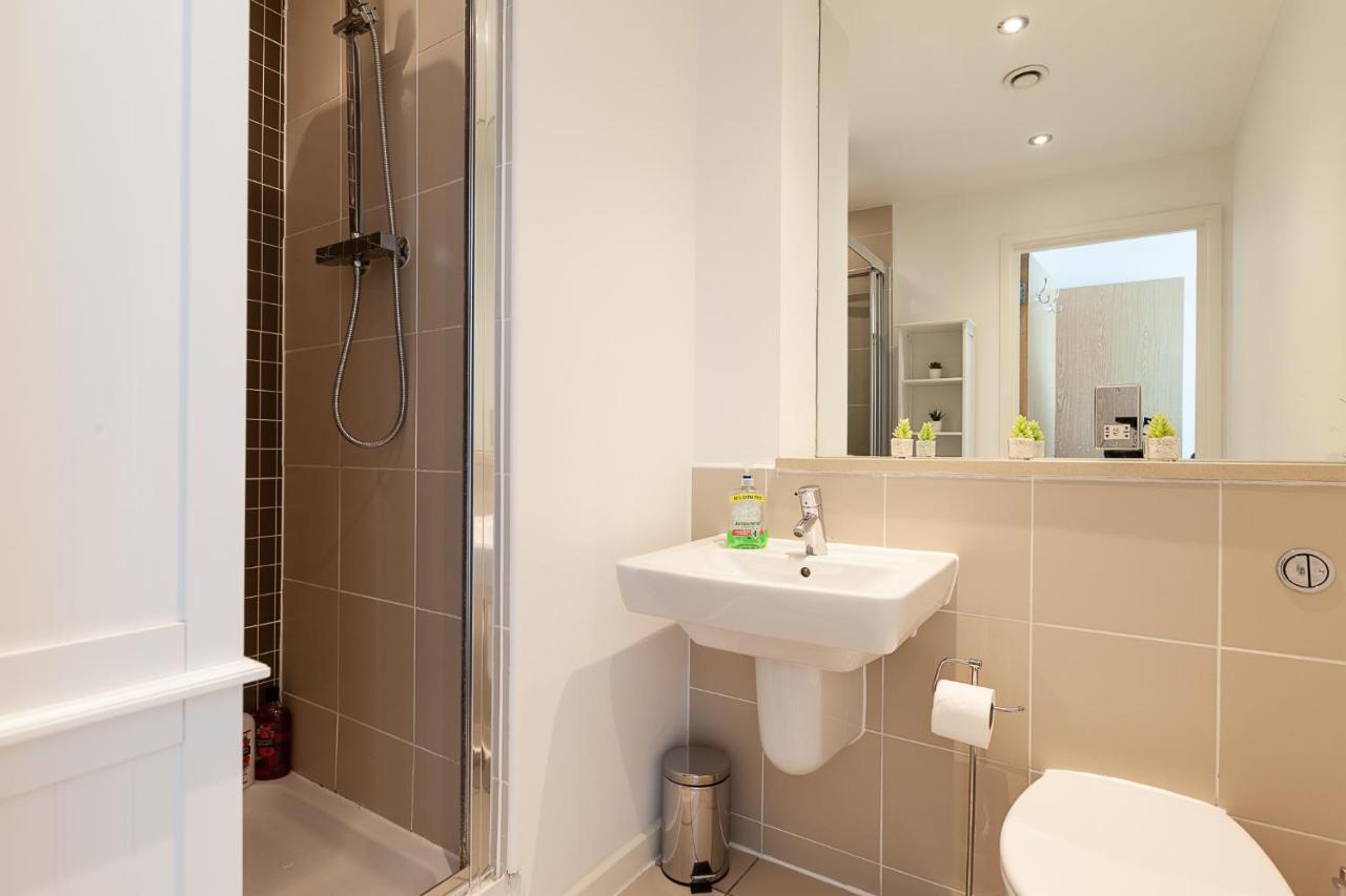 2 Bedroom 2 Bathroom Apartment In Central Milton Keynes With Free Parking And Smart Tv - Contractors, Relocation, Business Travellers Zewnętrze zdjęcie